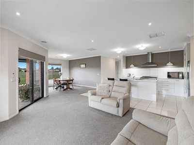 17 Kingfisher Drive, Wangaratta