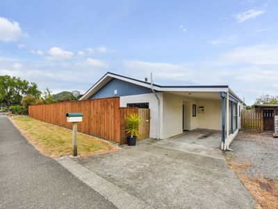 1 / 1 Windlesham Place, Wakefield