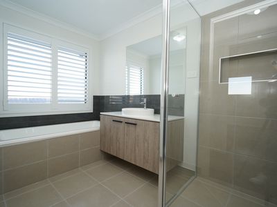 16 Sunburnt Circuit, Clyde North