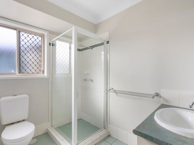 16 School Road, Wynnum West