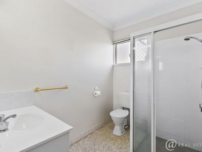 1 / 4 Toos Close, Cooee Bay