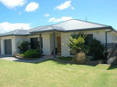 25 Lakeside Drive, Eden