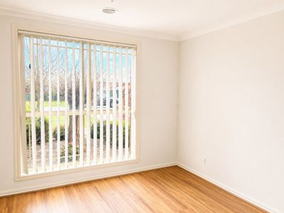 2 / 96 Thames Boulevard, Werribee