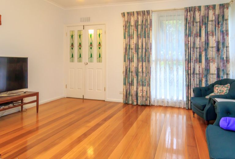 14 Knaith Road, Ringwood East