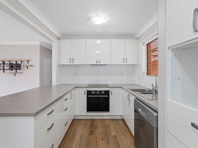 6 Essex Court, Bellbird Park