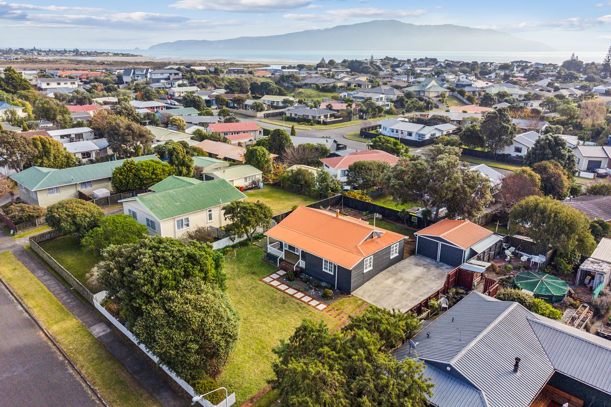 12 Hicks Crescent, Waikanae Beach
