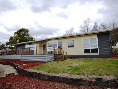 1 Mountain Avenue , Mount Beauty