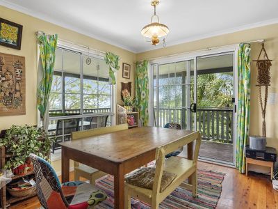 1 Maple Avenue, Mapleton