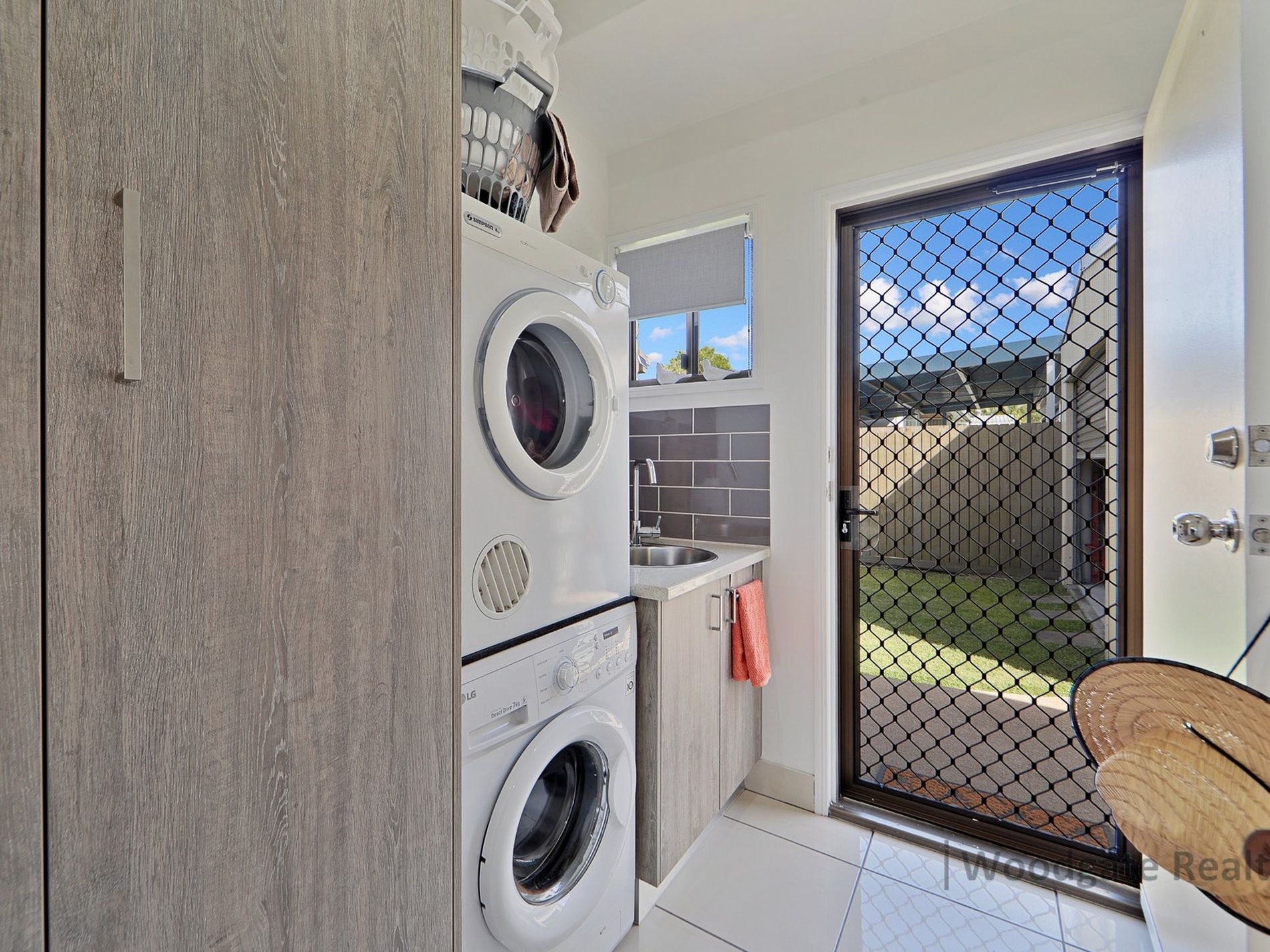 9 Sunset Avenue, Woodgate