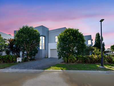 35 Azure Way, Hope Island