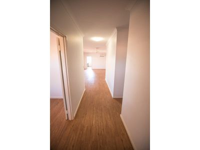 10 Homestead Ramble, Newman