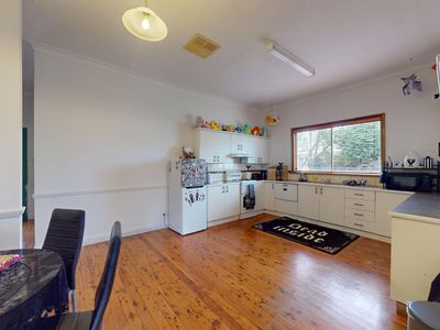 8 Oxford  Street, Forbes