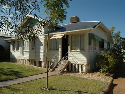 15 QUAIL STREET, Longreach
