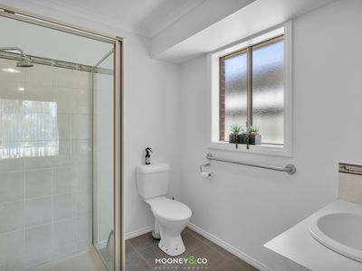 8 Blainroe Crescent, Cranbourne