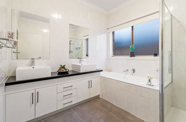 8 Albatross Close, Craigieburn