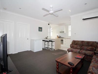 328 Rocket Street, West Bathurst