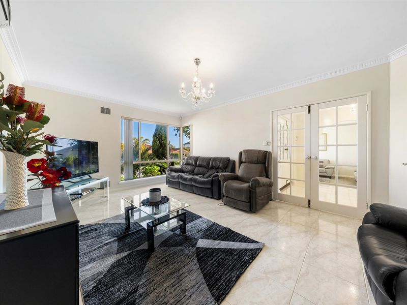 39 Castellon Crescent, Coogee