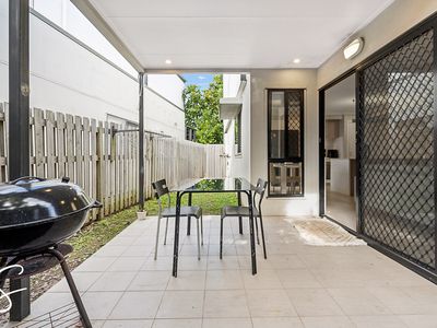 5 / 6 Deacon Street, Coopers Plains