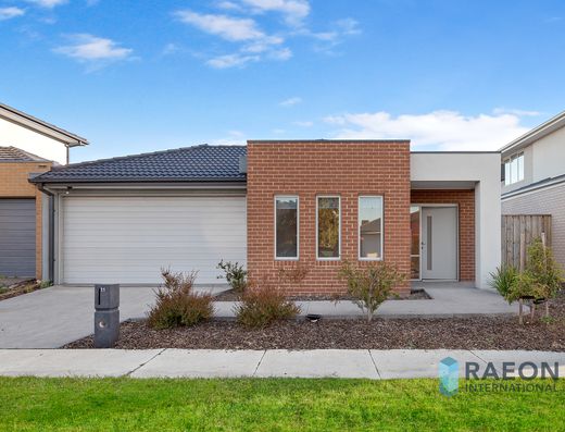 Modern Single Level Lifestyle Home in the heart of Mambourin