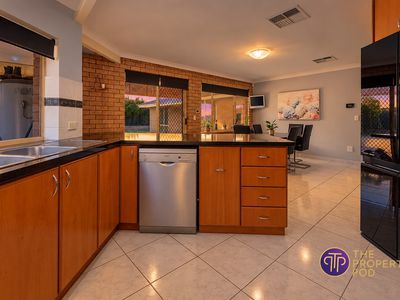25 Chivalry Way, Thornlie