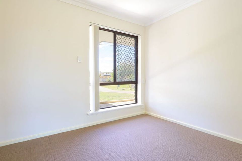 7 Brixham Way , Warnbro