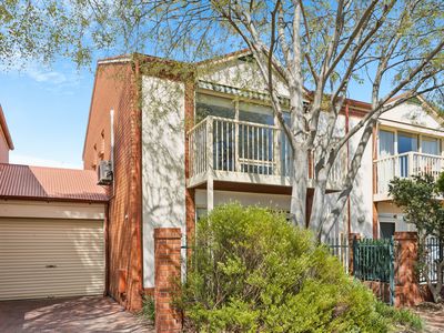 3 / 2 John Hindmarsh Frontage, Brompton