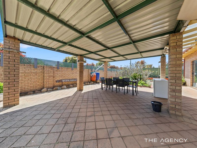 1 Blackthorne Crescent, South Lake