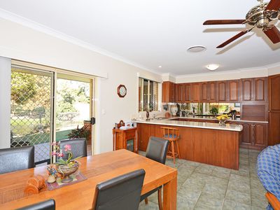 8 Lakeside Court, Torquay