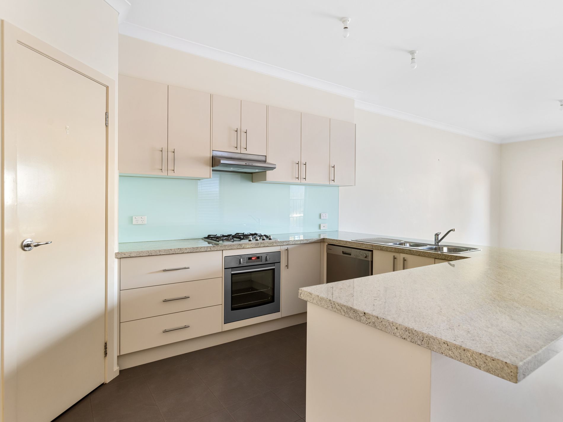 2 / 26 Charlotte Street, Newport