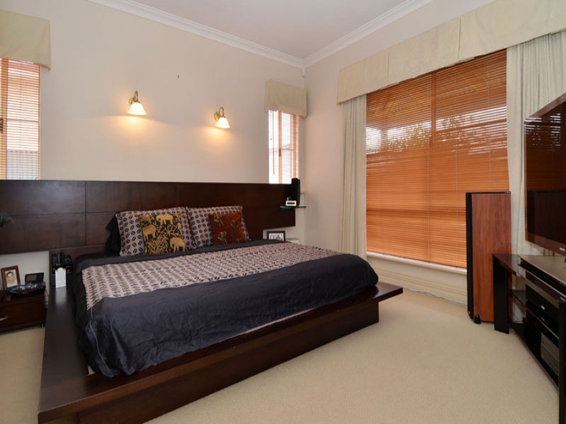 27 Quartermaine Street, Somerville