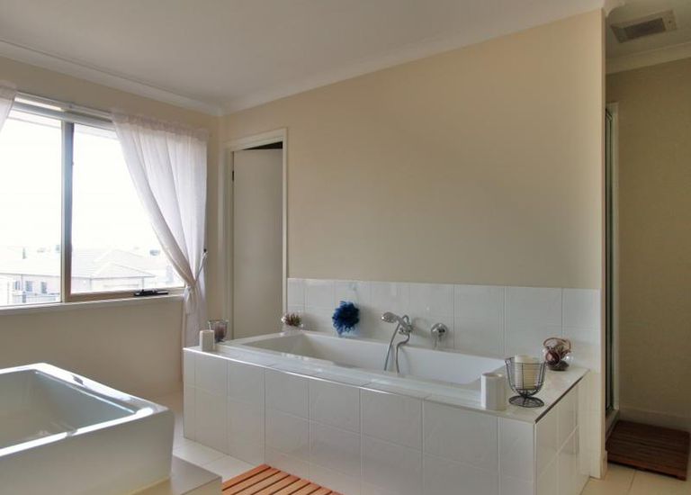 5 Nossal Drive, Point Cook