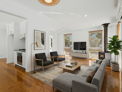 8 Lutana Cr, Frankston