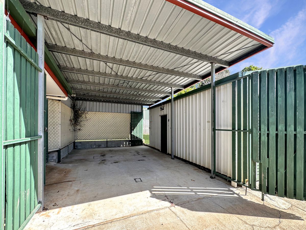 21 Crouch Avenue, Atherton