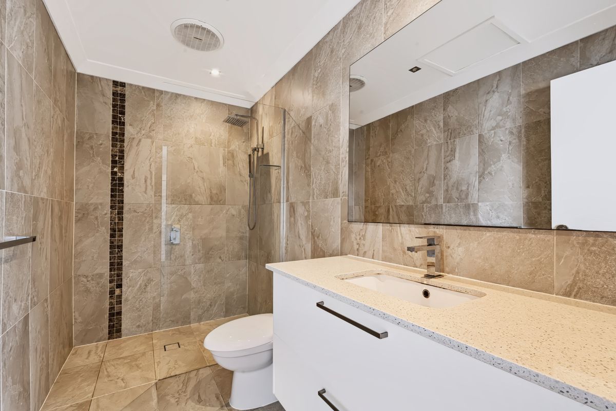 2 / 4 Orvieto Avenue, Mermaid Waters