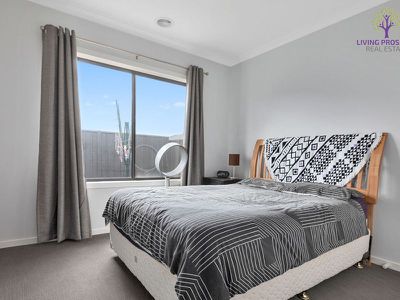 11 Hillcrest Parade, Tarneit