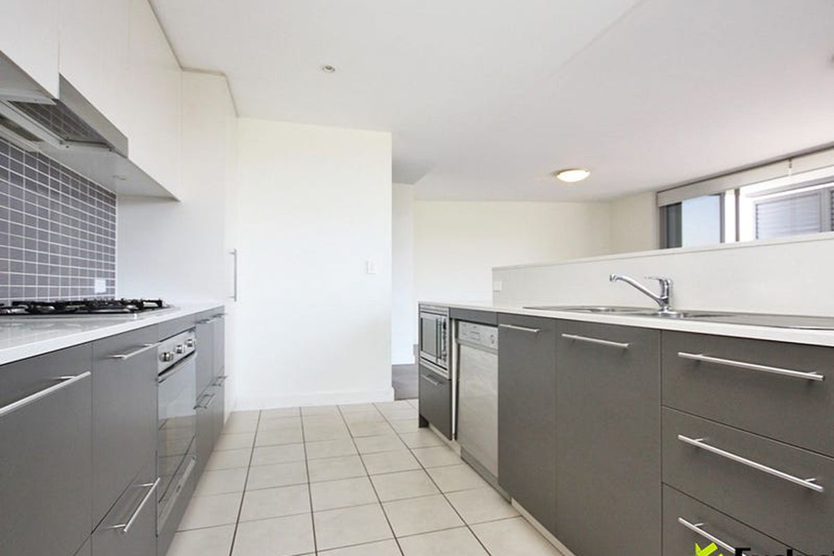 402 / 26 Rider Boulevard, Rhodes