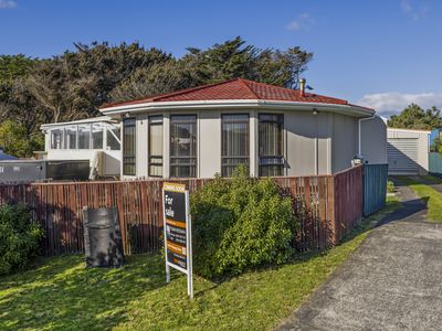 24 Scott Avenue, Otaki Beach