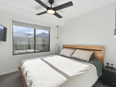 2 / 10 Curtain Court, Brighton