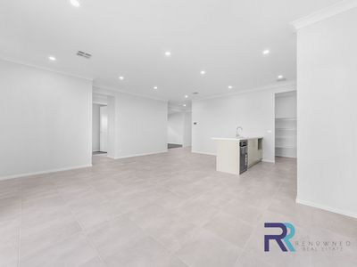 48 Conway Circuit, Aintree