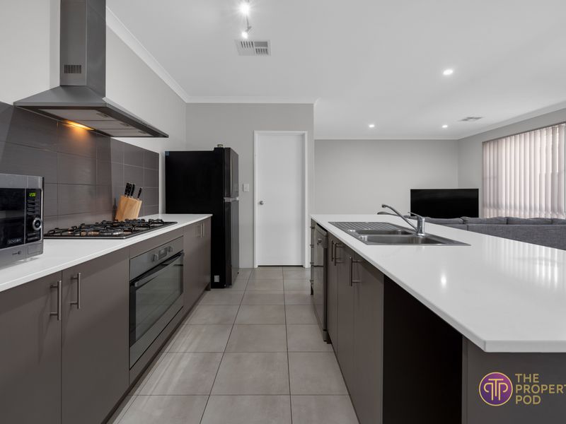 4 Sunstone Boulevard, Treeby