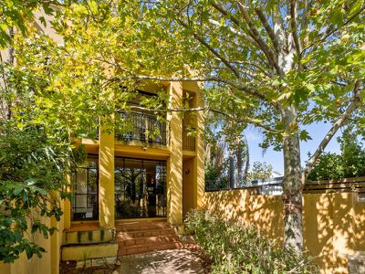 6 Robinson Ave, Perth