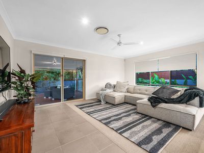 34 Izzies Place, Wakerley