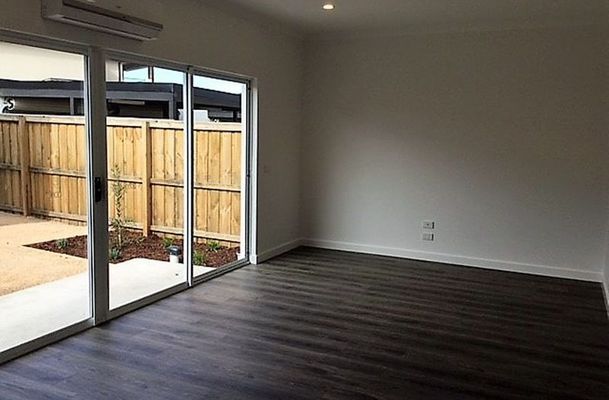 12 Lemnos Walk, Greenvale