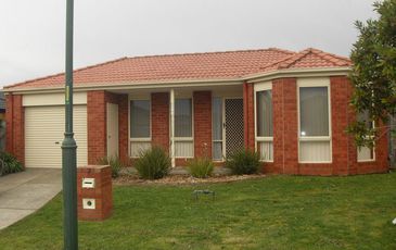 12 Cambridge Court, Cranbourne East