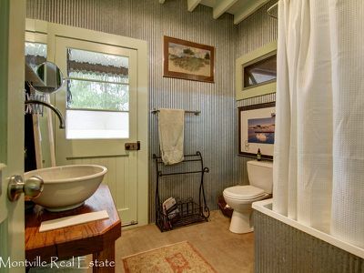394 Western Avenue, Montville