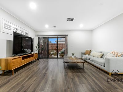 32 Gallant Drive, Clyde North