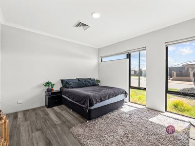 10 Klondyke Street, Piara Waters