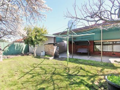 39 Murchison Crescent, Clayton South