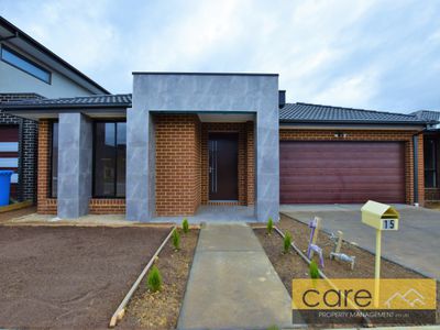 15 STATURE AVENUE, Clyde North