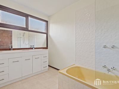 16 Roslyn Court, Dandenong North